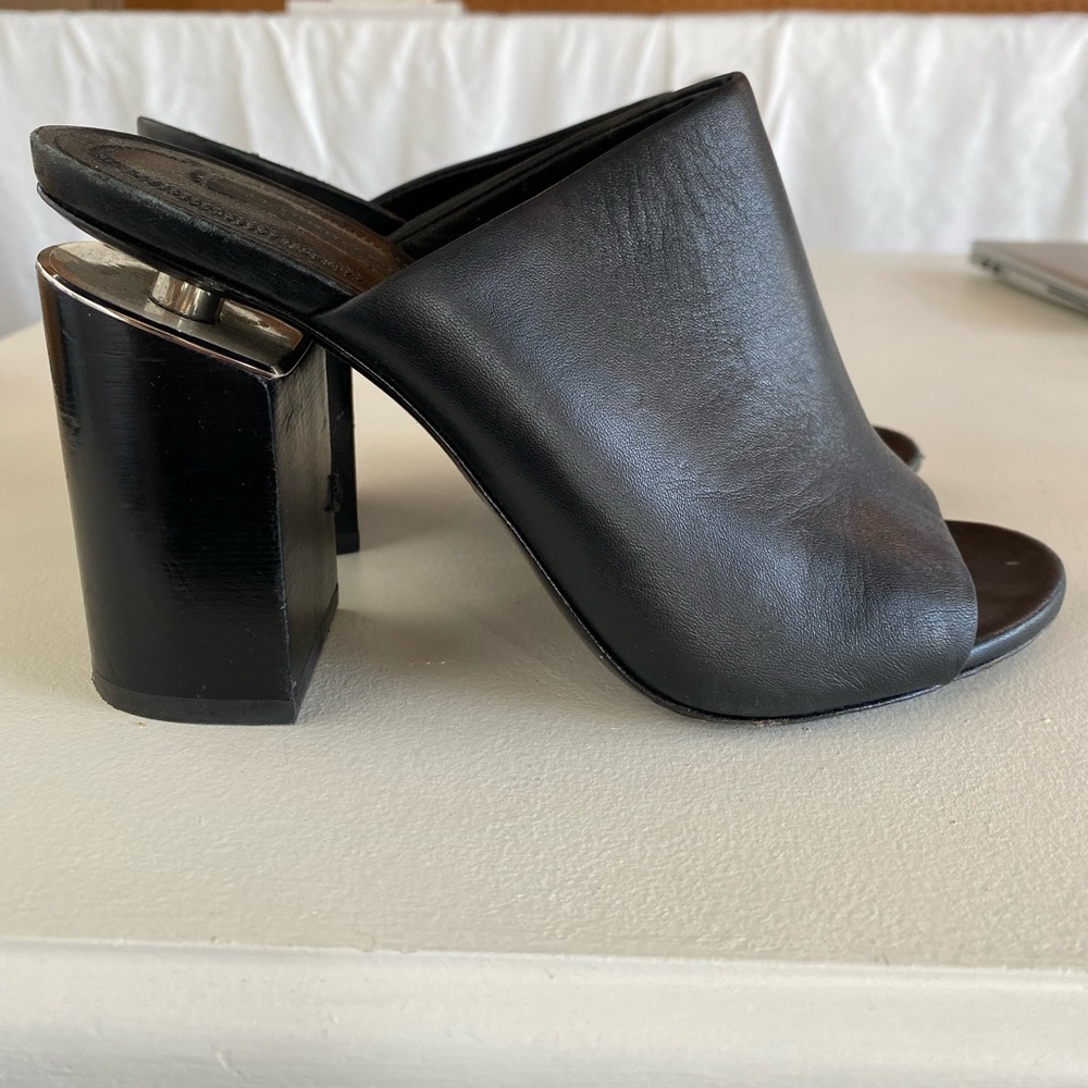 Alexander want Avery mule